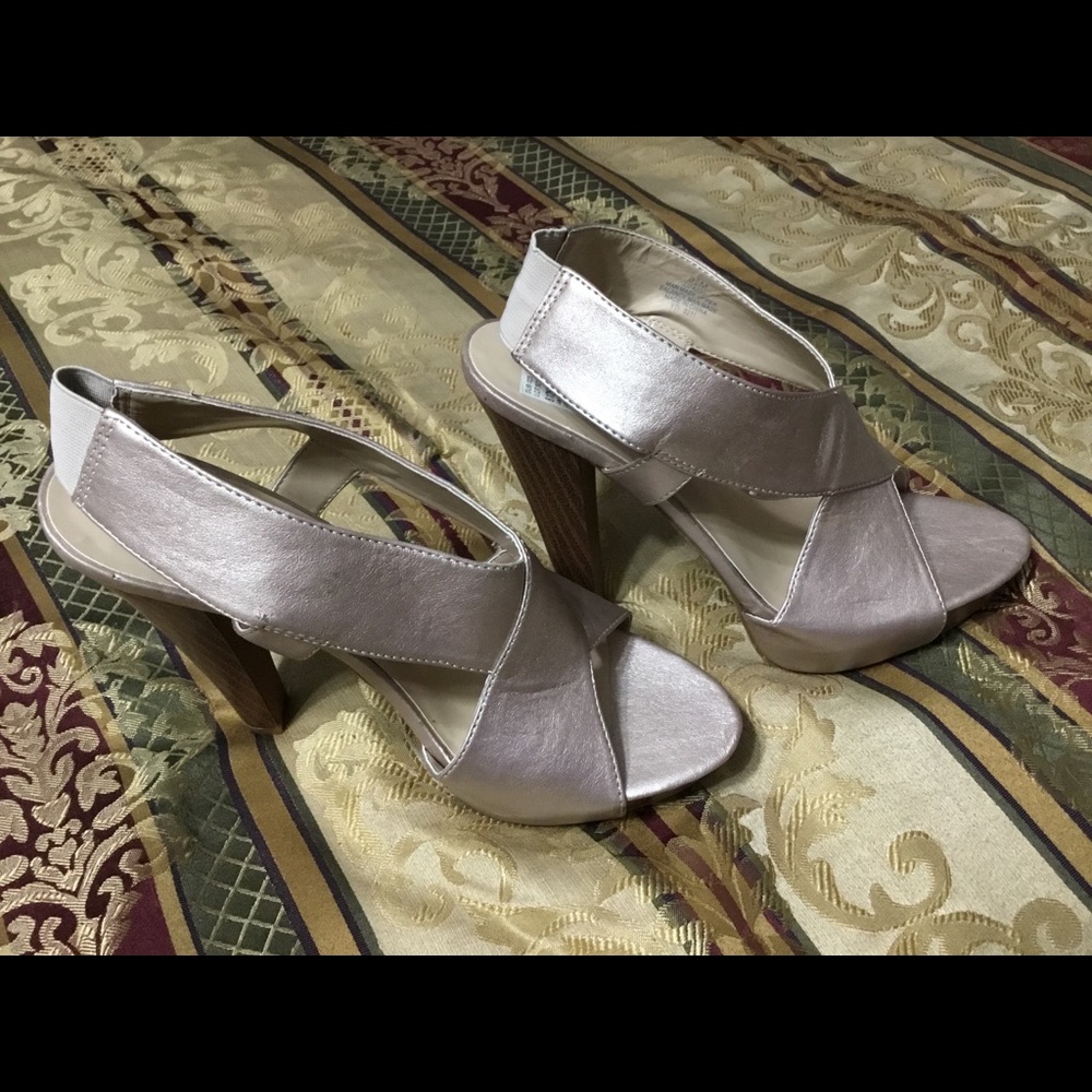 NINE & CO.....5.5” inches Shoes
